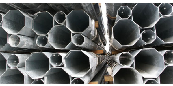 Les supports métalliques de lignes aériennes